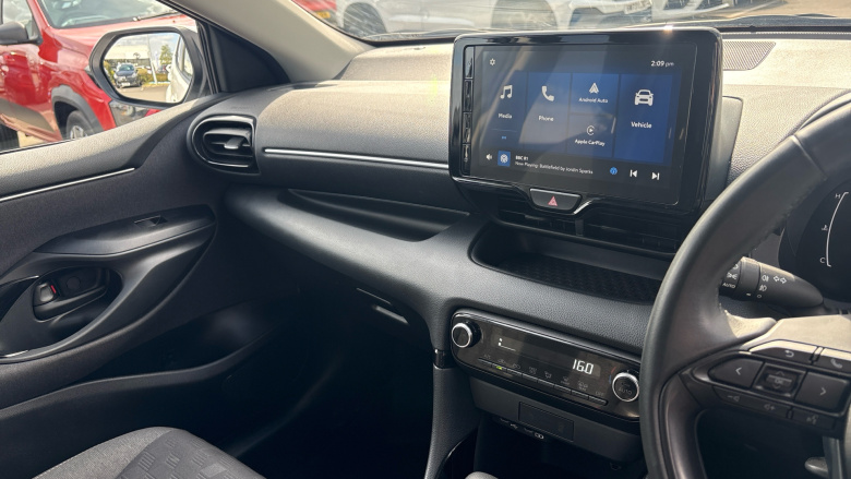 Toyota Yaris 1.5 Hybrid Design 5dr CVT Hybrid Hatchback